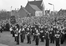 841398 Afbeelding van het publiek en het harmonie-orkest Eendracht Maakt Sterk uit Giessendam-Hardinxveld bij de ...
